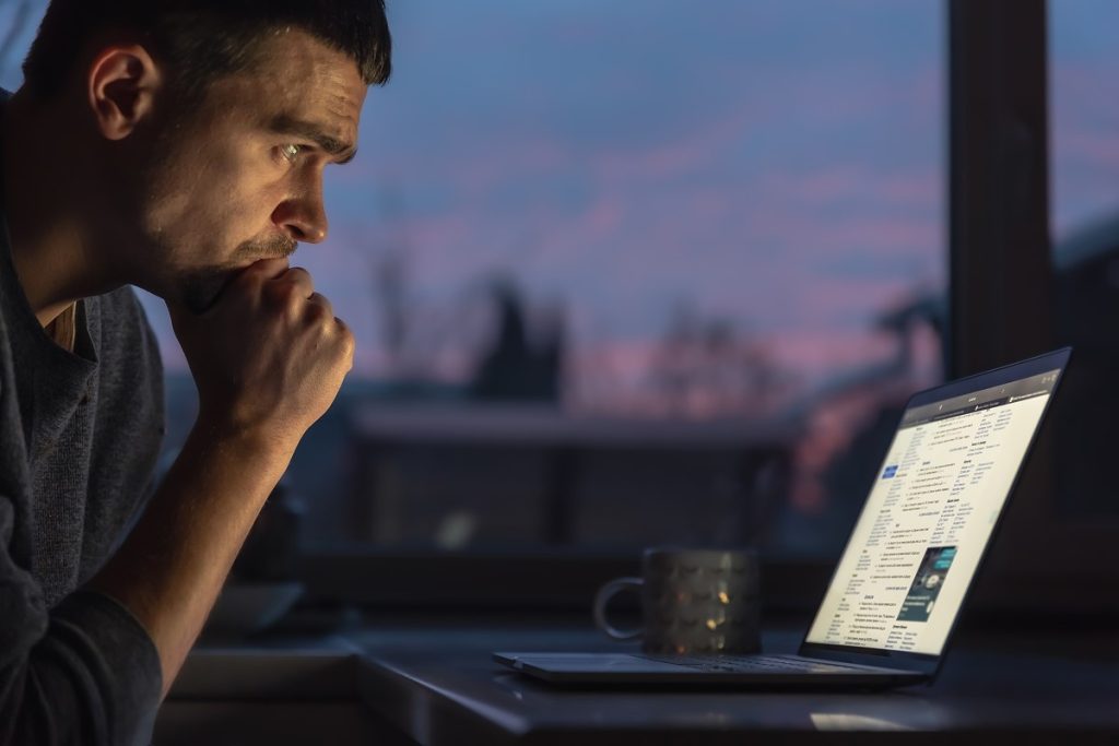 explaining how SEO consultants grow traffic through strategy and optimization